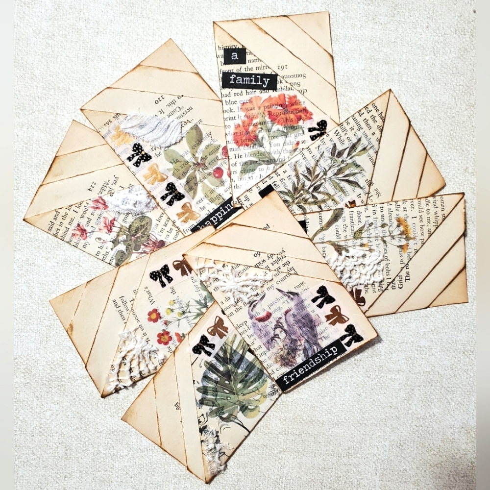 😀 HAND CRAFTED Set of 8 vintage paper collage pockets tags